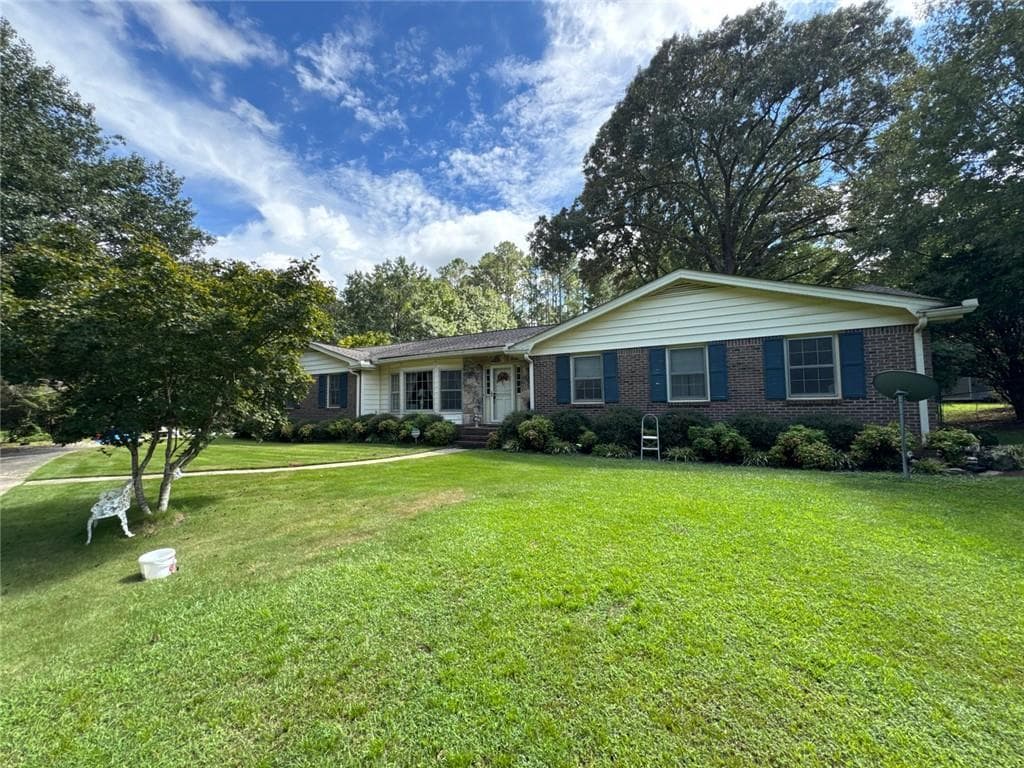 3 bedroom, 3 bathroom, 2,010 sq ft single family residence for sale at 115 Ginger Cake Drive, Fayetteville, GA 30214