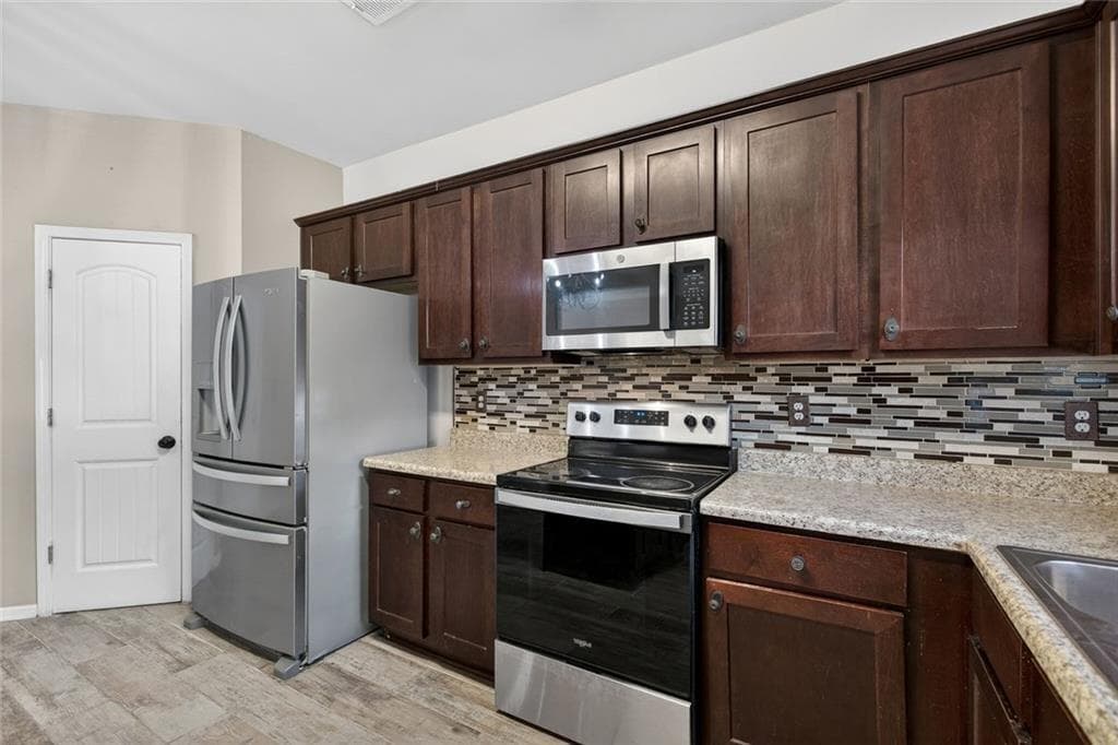 4 bedroom, 3 bathroom, 1,859 sq ft single family residence for rent at 1027 Grenier Terrace, Lawrenceville, GA 30045 for $2,500 a month — photo 10
