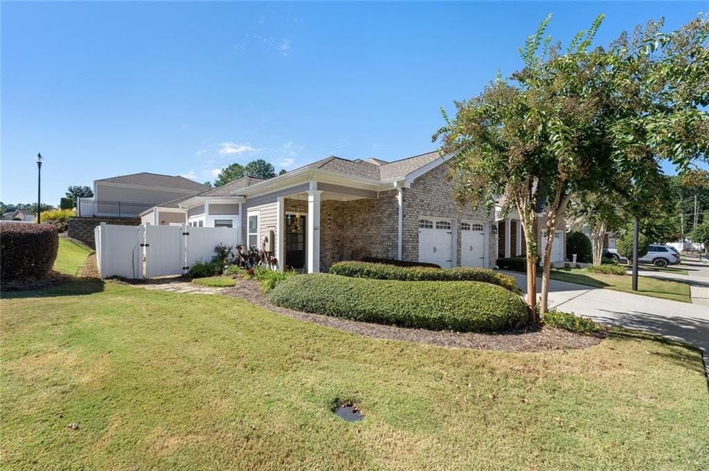 2 bedroom, 2 bathroom, 1,753 sq ft single family residence for sale at 601 Abbey Drive, Woodstock, GA 30188 — photo 3
