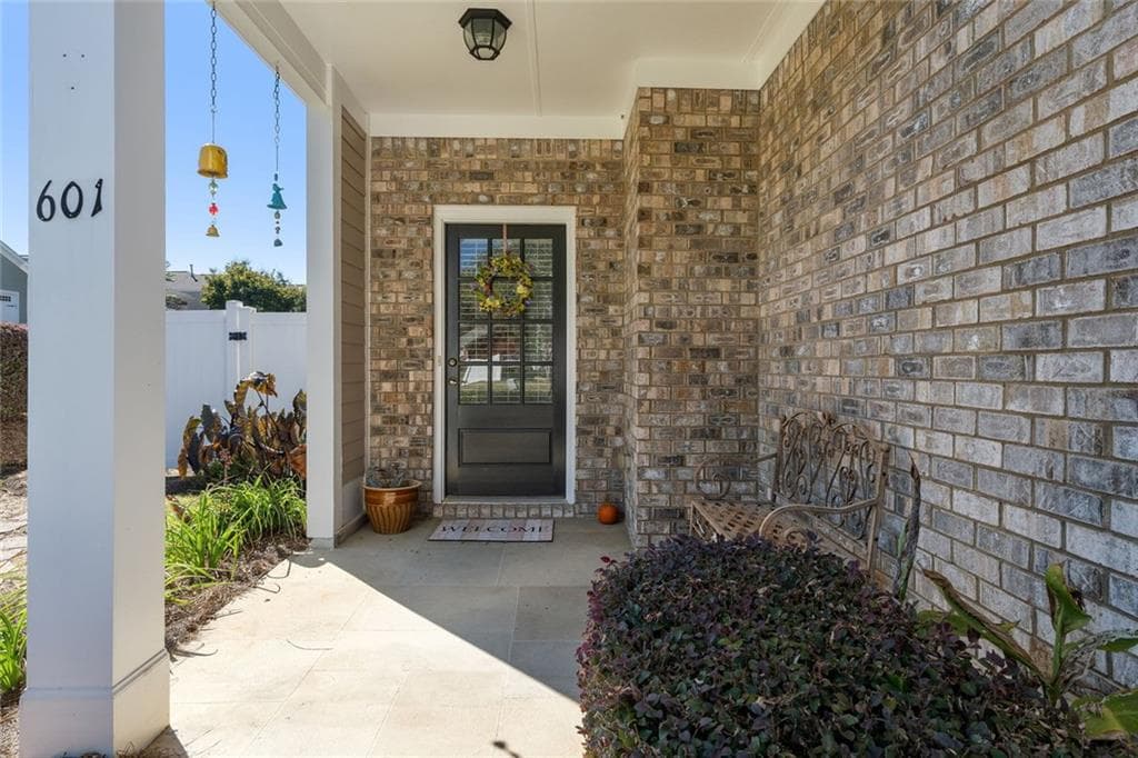 2 bedroom, 2 bathroom, 1,753 sq ft single family residence for sale at 601 Abbey Drive, Woodstock, GA 30188 — photo 4