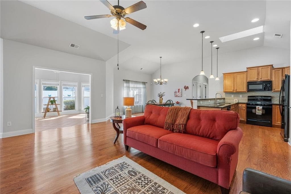 2 bedroom, 2 bathroom, 1,753 sq ft single family residence for sale at 601 Abbey Drive, Woodstock, GA 30188 — photo 8