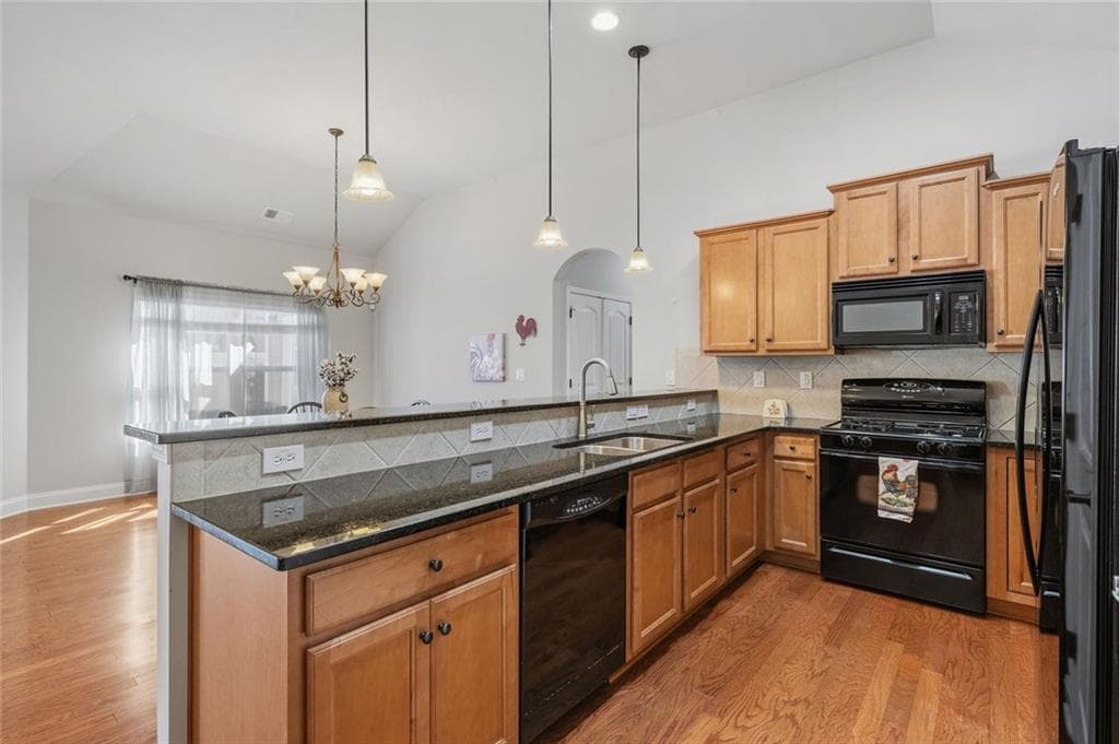 2 bedroom, 2 bathroom, 1,753 sq ft single family residence for sale at 601 Abbey Drive, Woodstock, GA 30188 — photo 9