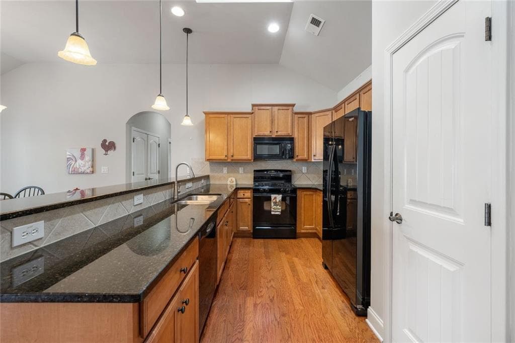 2 bedroom, 2 bathroom, 1,753 sq ft single family residence for sale at 601 Abbey Drive, Woodstock, GA 30188 — photo 10
