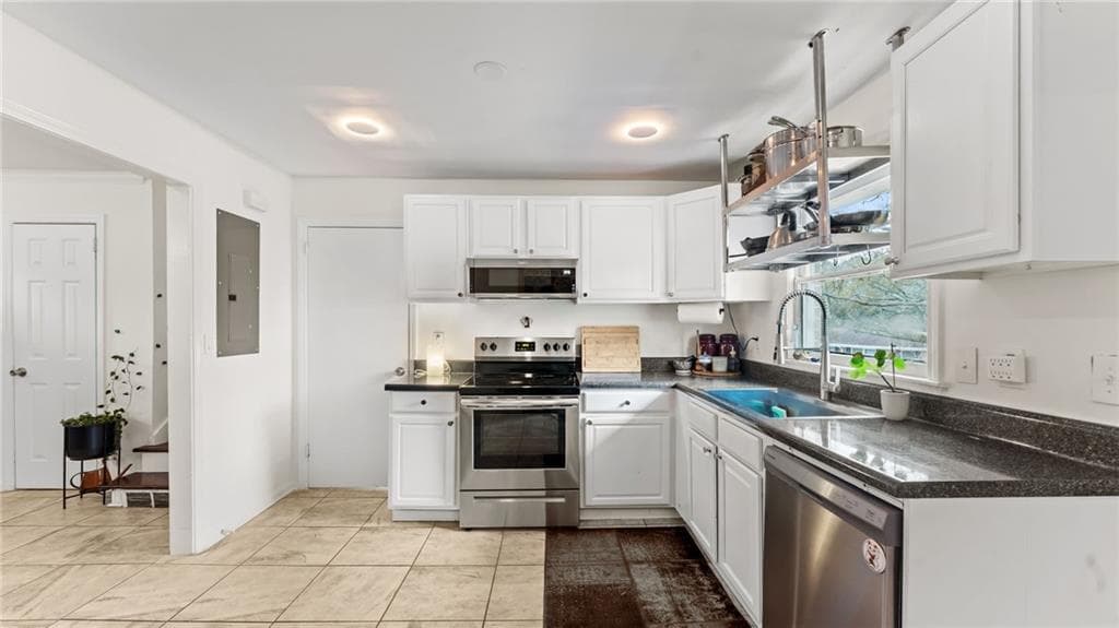4 bedroom, 2 bathroom, 2,002 sq ft single family residence for sale at 2971 Valley Ridge Drive, Decatur, GA 30032 — photo 6