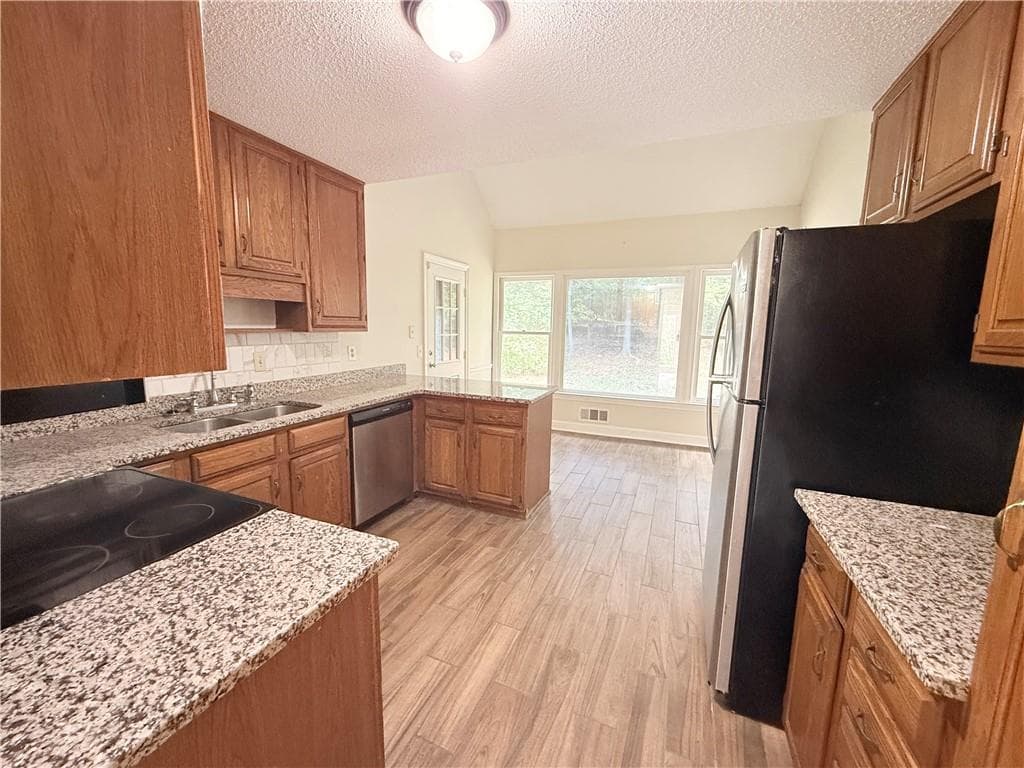 4 bedroom, 3 bathroom, 3,392 sq ft single family residence for sale at 130 Crimson Ridge, Tyrone, GA 30290 — photo 7