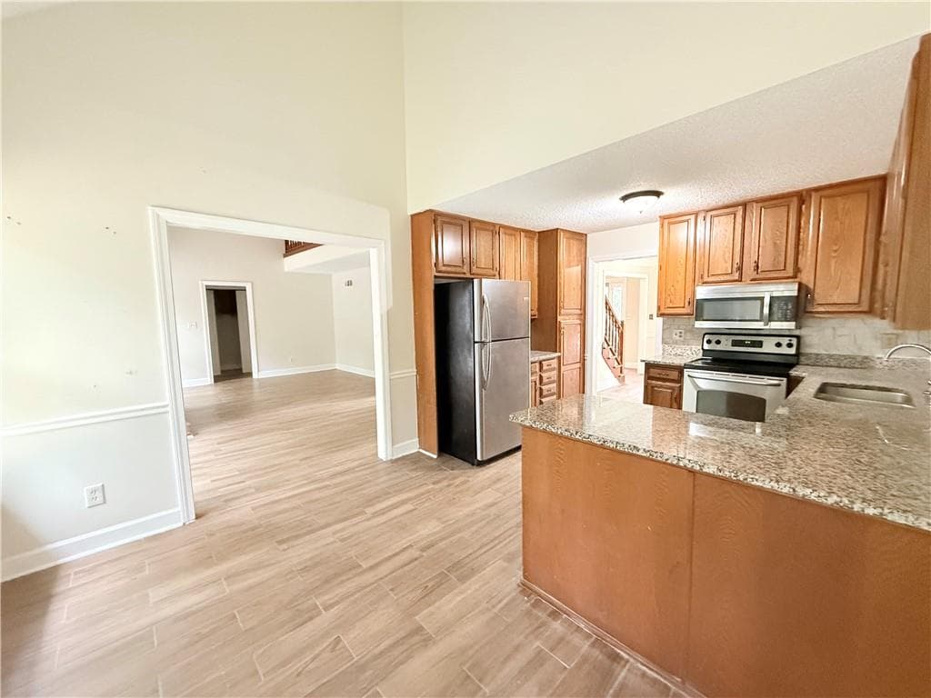 4 bedroom, 3 bathroom, 3,392 sq ft single family residence for sale at 130 Crimson Ridge, Tyrone, GA 30290 — photo 8
