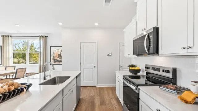 3 bedroom, 3 bathroom, 1,855 sq ft townhouse for sale at 7262 Sherwood Square Drive 14, Flowery Branch, GA 30542 — photo 5