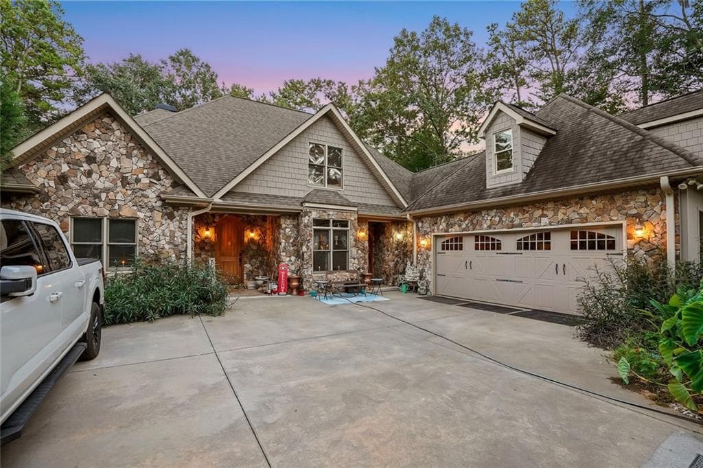 7 bedroom, 6 bathroom, 6,002 sq ft single family residence for sale at 362 Foxy Lane, Martin, GA 30557 — photo 2