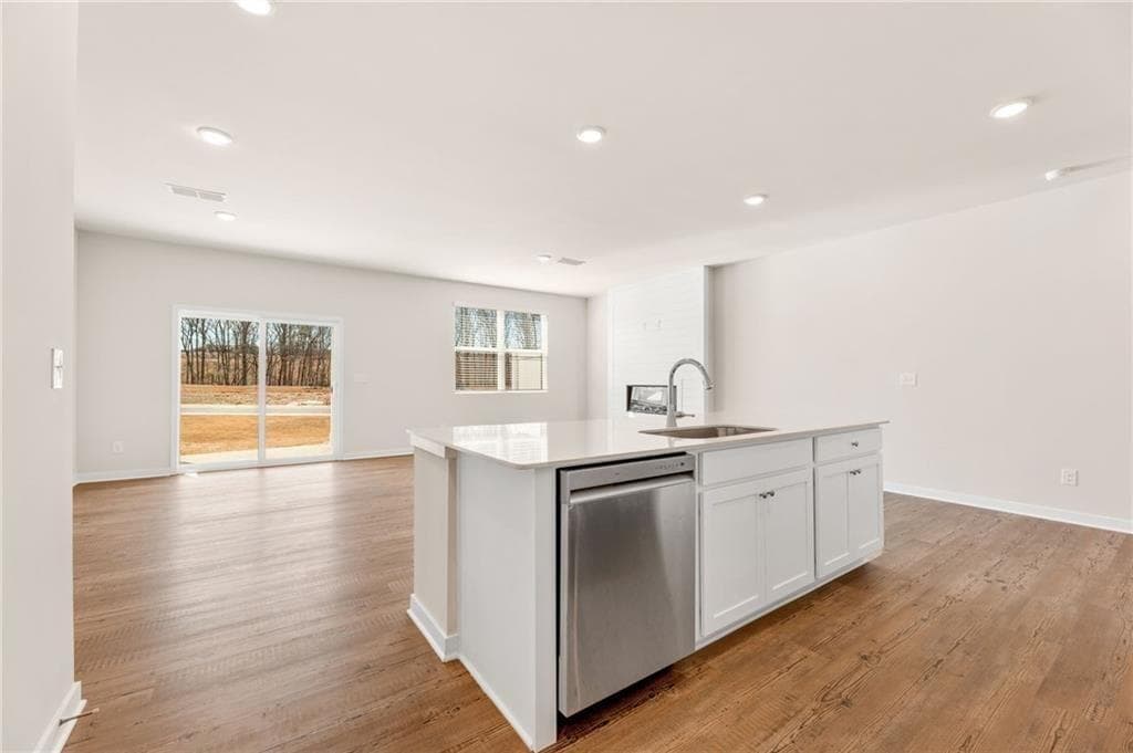3 bedroom, 3 bathroom, 1,842 sq ft townhouse for sale at 7266 Sherwood Square Drive 15, Flowery Branch, GA 30542 — photo 10