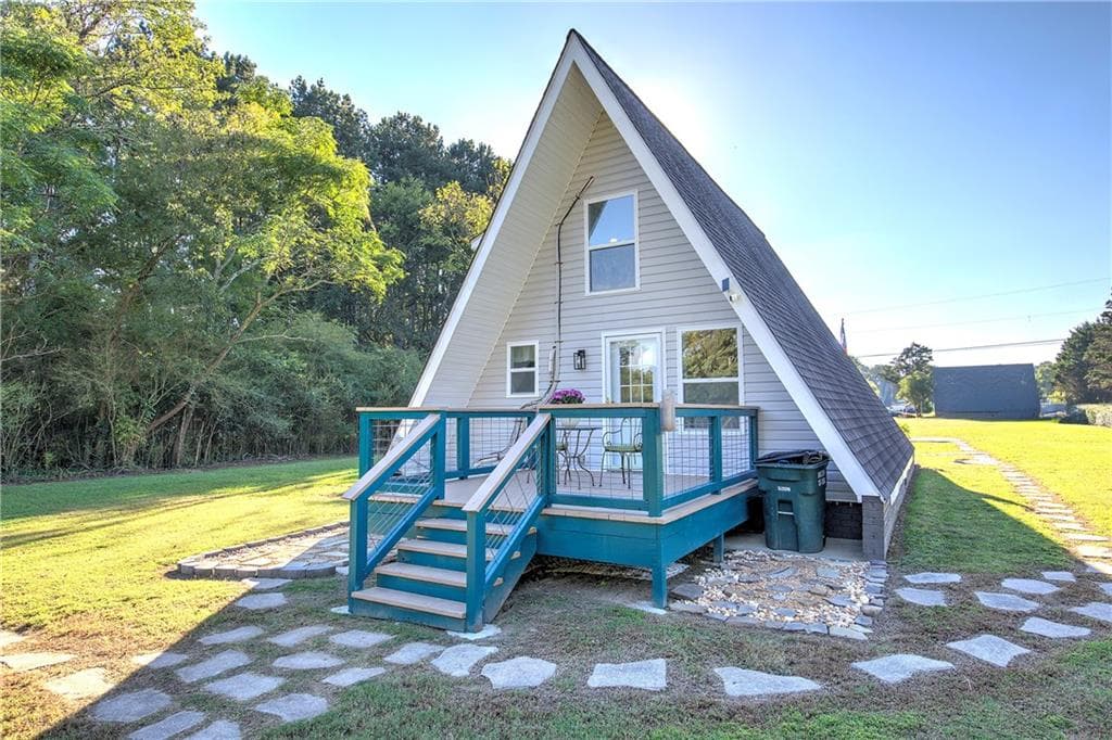 1 bedroom, 2 bathroom, 1,188 sq ft single family residence for sale at 260 Valley View Circle, Calhoun, GA 30701