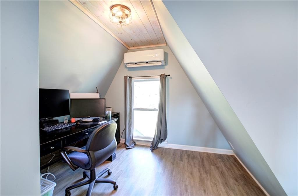 1 bedroom, 2 bathroom, 1,188 sq ft single family residence for sale at 260 Valley View Circle, Calhoun, GA 30701 — photo 2
