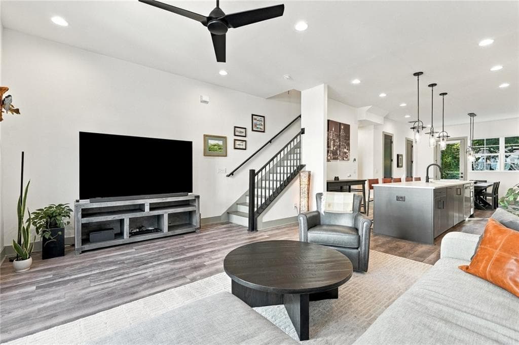 3 bedroom, 4 bathroom, 1,898 sq ft townhouse for sale at 5 Becker Place, Atlanta, GA 30307 — photo 5