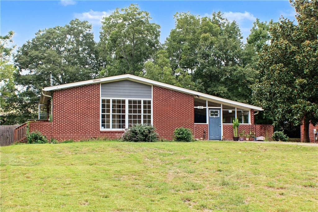 3 bedroom, 2 bathroom, 1,404 sq ft single family residence for sale at 265 Elks Street, Winder, GA 30680
