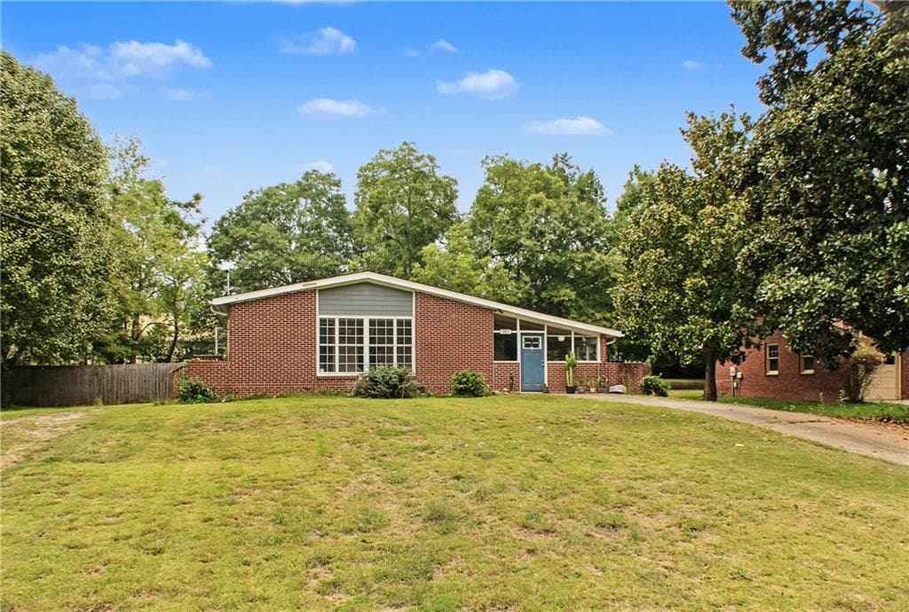 3 bedroom, 2 bathroom, 1,404 sq ft single family residence for sale at 265 Elks Street, Winder, GA 30680 — photo 2