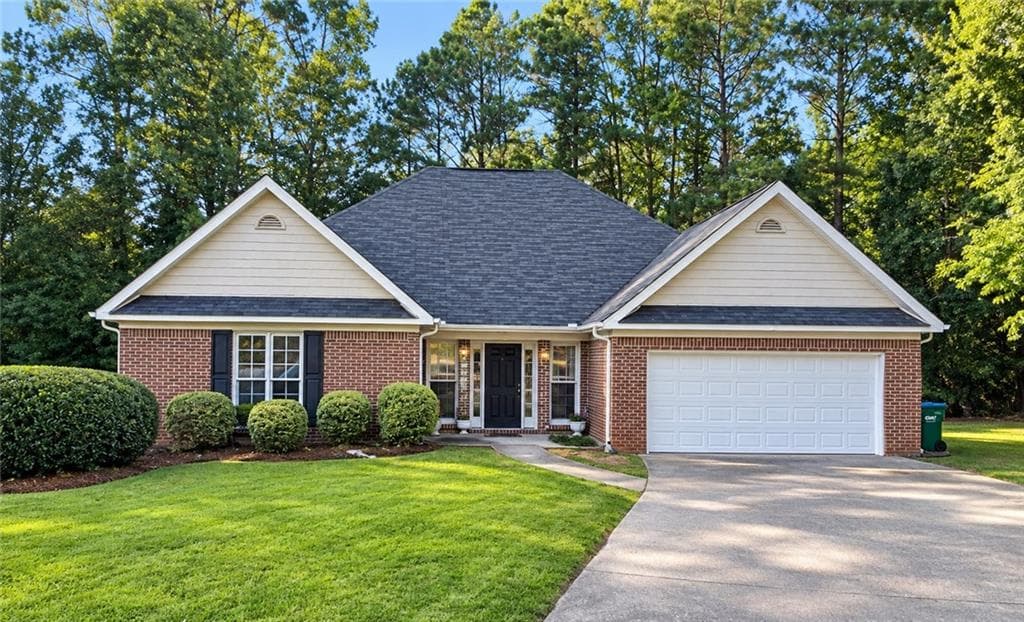 3 bedroom, 2 bathroom, 2,300 sq ft single family residence for rent at 1400 Gateside Court, Snellville, GA 30078 for $2,200 a month