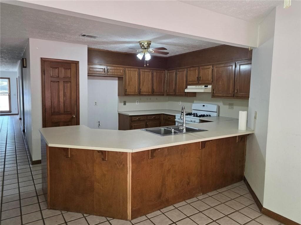 3 bedroom, 2 bathroom, 2,300 sq ft single family residence for rent at 1400 Gateside Court, Snellville, GA 30078 for $2,200 a month — photo 6