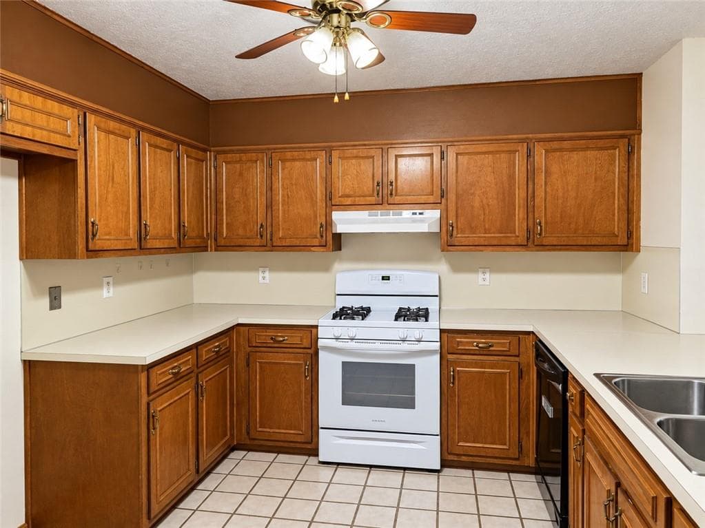 3 bedroom, 2 bathroom, 2,300 sq ft single family residence for rent at 1400 Gateside Court, Snellville, GA 30078 for $2,200 a month — photo 7