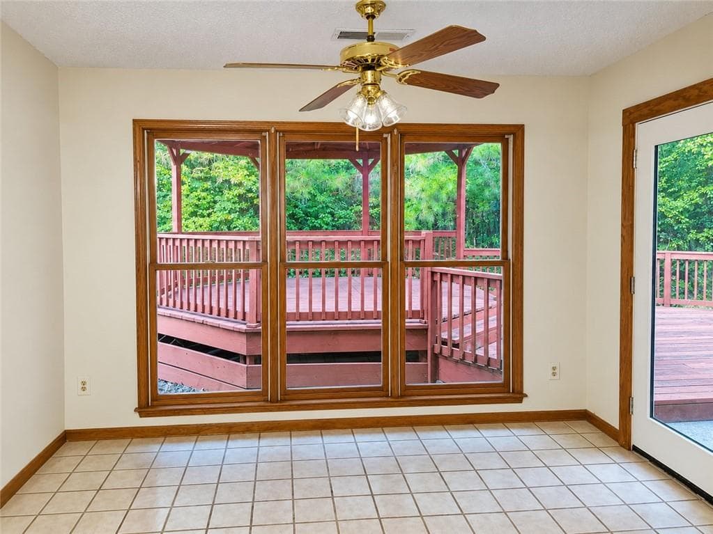 3 bedroom, 2 bathroom, 2,300 sq ft single family residence for rent at 1400 Gateside Court, Snellville, GA 30078 for $2,200 a month — photo 8