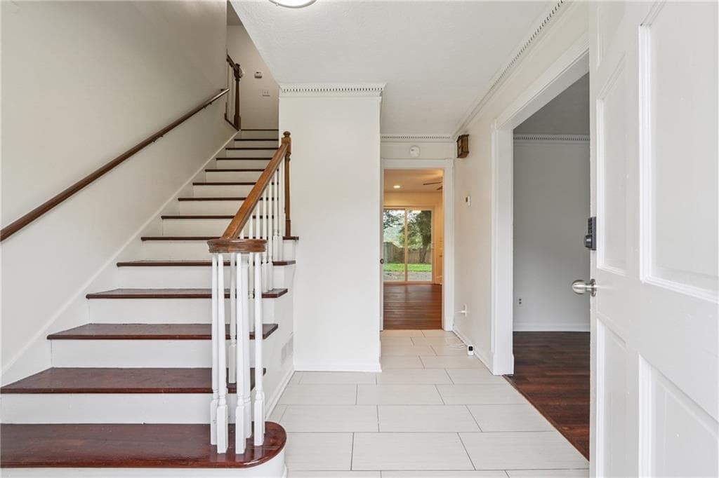4 bedroom, 3 bathroom, 2,464 sq ft single family residence for sale at 1416 Manchester Court, Lilburn, GA 30047 — photo 2