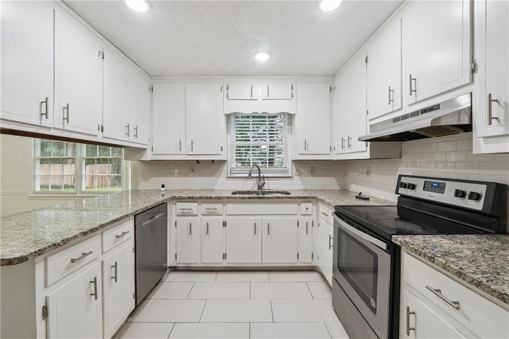 4 bedroom, 3 bathroom, 2,464 sq ft single family residence for sale at 1416 Manchester Court, Lilburn, GA 30047 — photo 8