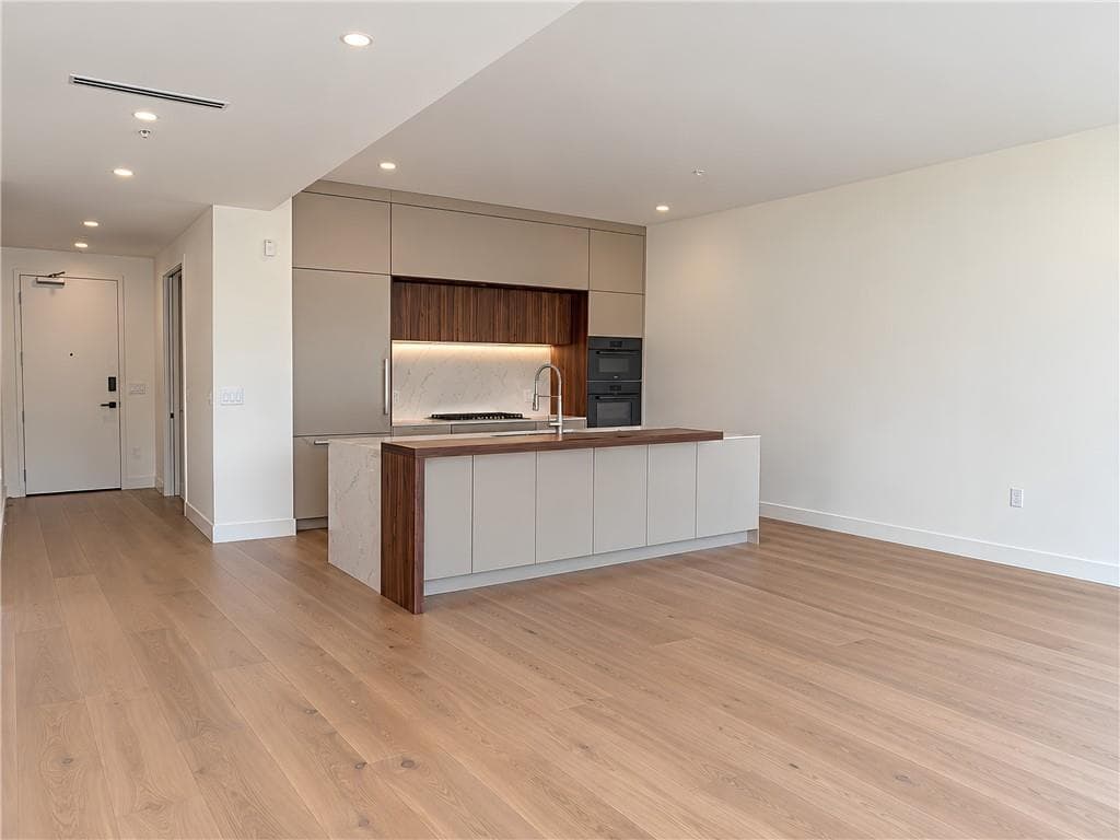 2 bedroom, 2 bathroom, 1,496 sq ft condominium for sale at 318 Sandy Springs Circle 270, Sandy Springs, GA 30328 — photo 5