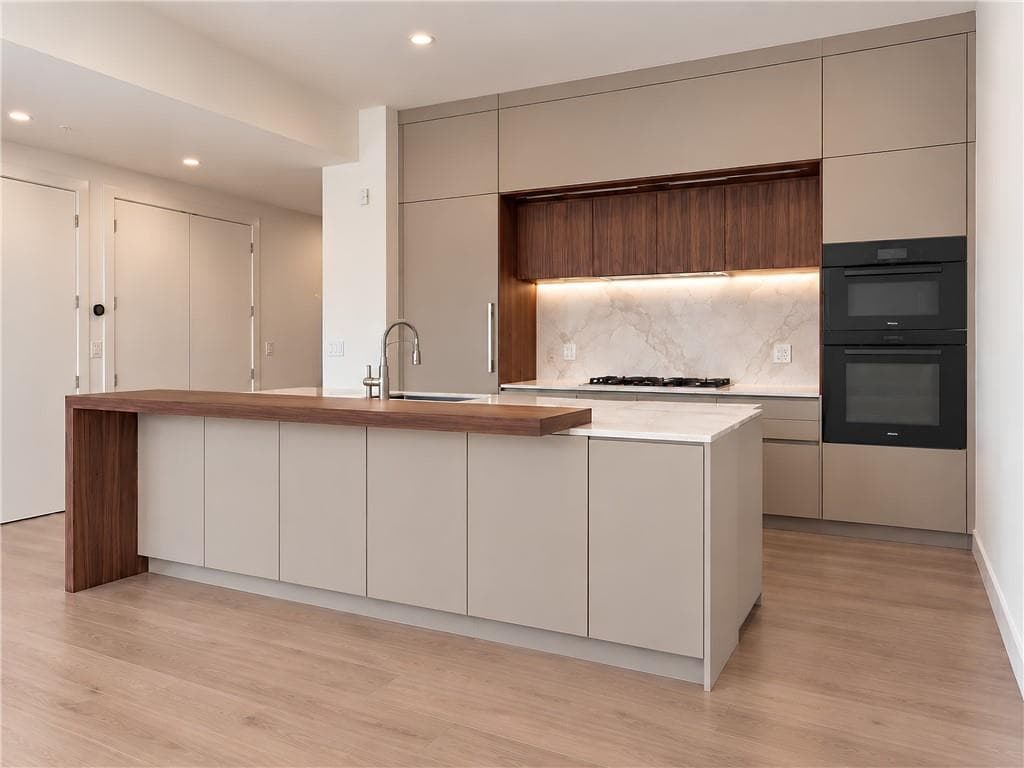 2 bedroom, 2 bathroom, 1,496 sq ft condominium for sale at 318 Sandy Springs Circle 270, Sandy Springs, GA 30328 — photo 7