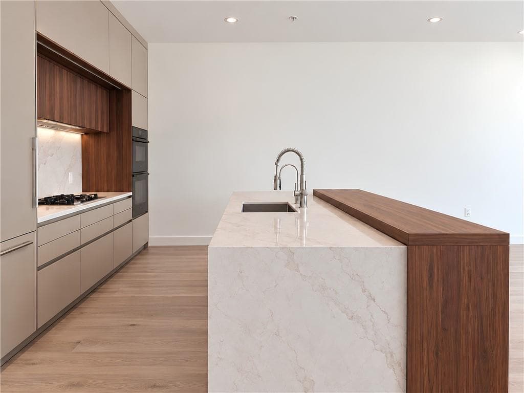 2 bedroom, 2 bathroom, 1,496 sq ft condominium for sale at 318 Sandy Springs Circle 270, Sandy Springs, GA 30328 — photo 8