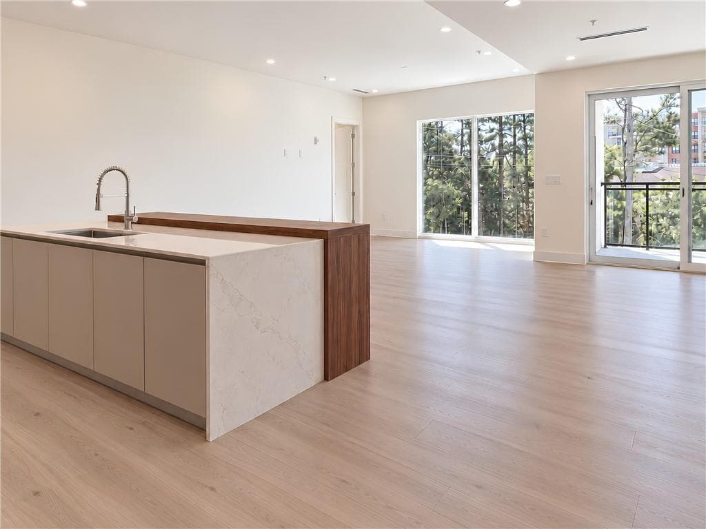 2 bedroom, 2 bathroom, 1,496 sq ft condominium for sale at 318 Sandy Springs Circle 270, Sandy Springs, GA 30328 — photo 9