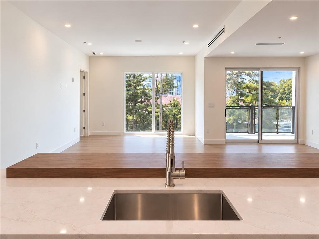 2 bedroom, 2 bathroom, 1,496 sq ft condominium for sale at 318 Sandy Springs Circle 270, Sandy Springs, GA 30328 — photo 10