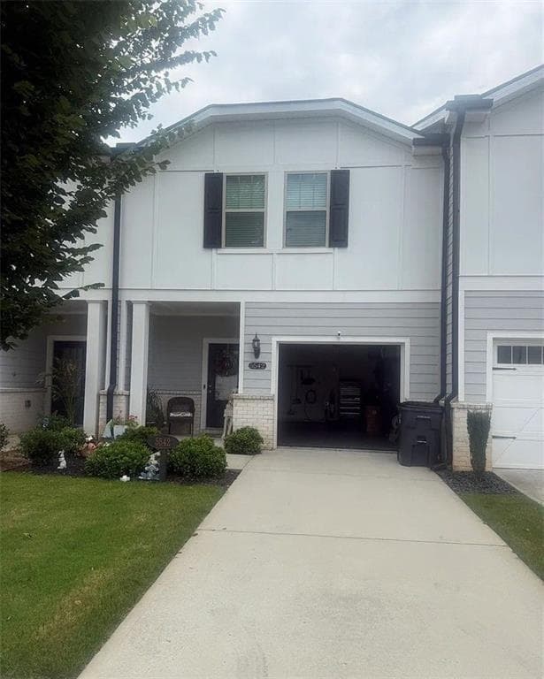 3 bedroom, 3 bathroom, 1,792 sq ft townhouse for rent at 5542 Plain Field Lane, Lilburn, GA 30047 for $2,200 a month — photo 1 of 28