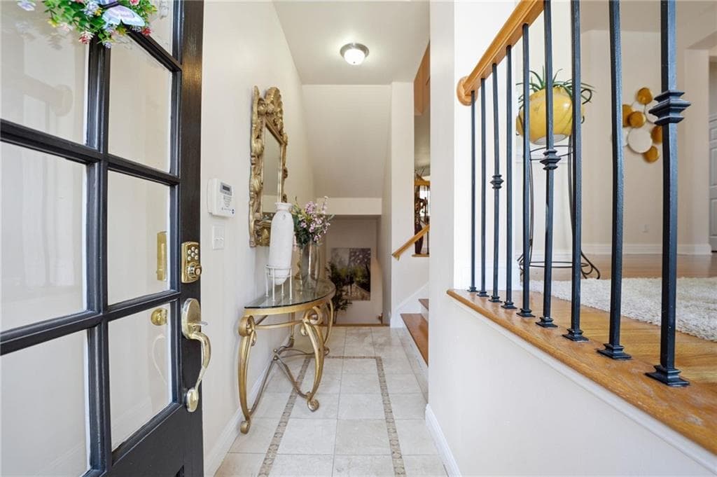 3 bedroom, 4 bathroom, 2,947 sq ft townhouse for sale at 1307 Creekside Place, Smyrna, GA 30082 — photo 2
