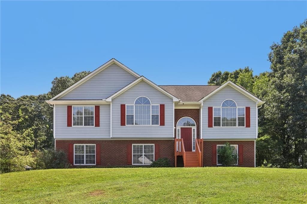 4 bedroom, 3 bathroom, 2,034 sq ft single family residence for sale at 3921 Pine Gorge Court, Dacula, GA 30019 — photo 2