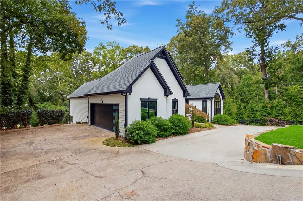 6 bedroom, 5 bathroom, 6,188 sq ft single family residence for sale at 6340 Barberry Hill Drive, Gainesville, GA 30506 — photo 2