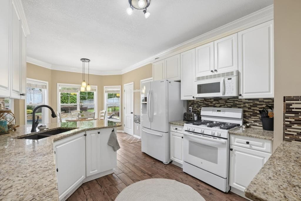 4 bedroom, 4 bathroom, 2,926 sq ft single family residence for sale at 2930 Heatherstone, Cumming, GA 30041 — photo 4
