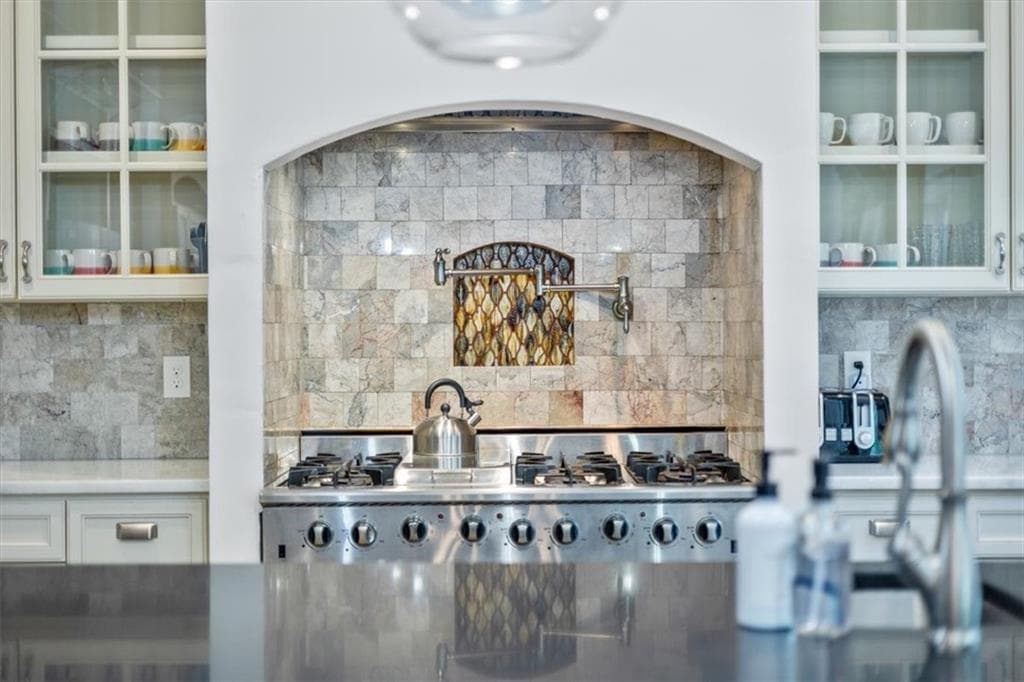7 bedroom, 6 bathroom, 4,400 sq ft single family residence for sale at 1404 Briarwood Street, Brookhaven, GA 30319 — photo 9