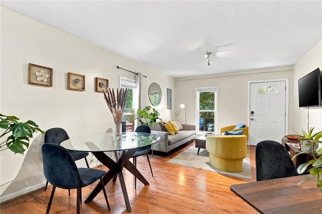 8 bedroom, 3 bathroom, 3,384 sq ft single family residence for sale at 1069 Martin Luther King Jr Drive SW, Atlanta, GA 30314 — photo 3