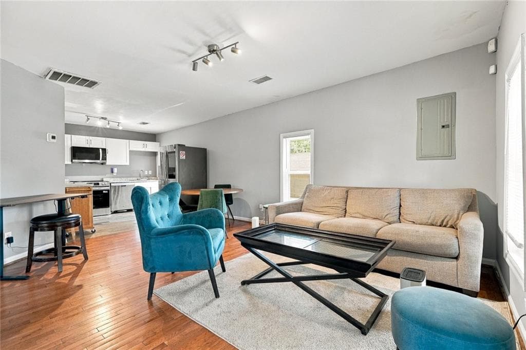 8 bedroom, 3 bathroom, 3,384 sq ft single family residence for sale at 1069 Martin Luther King Jr Drive SW, Atlanta, GA 30314 — photo 4