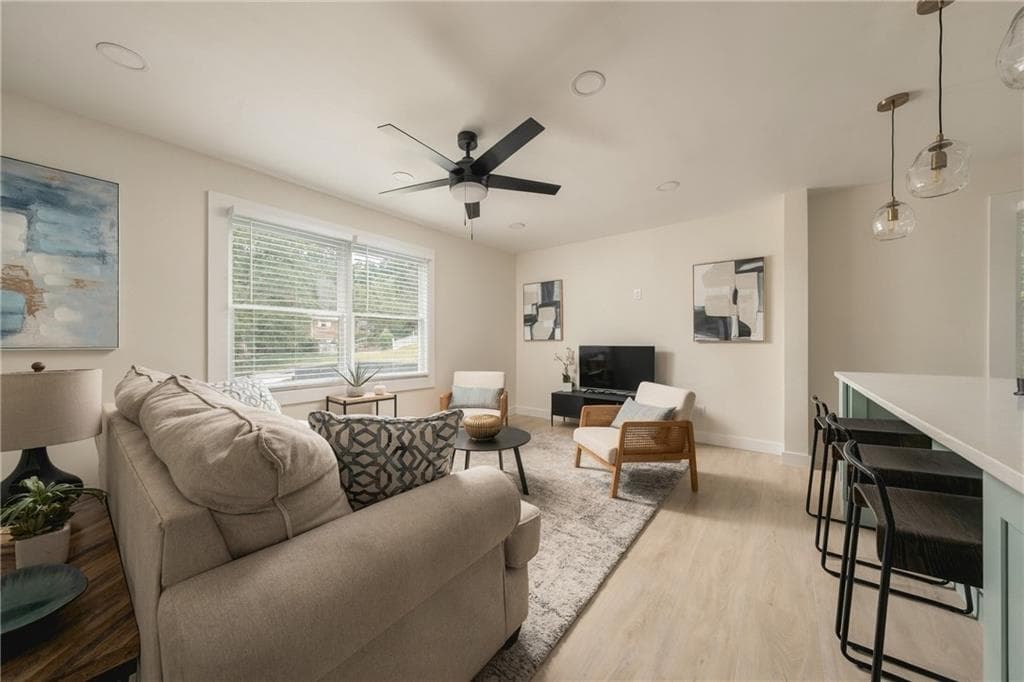3 bedroom, 2 bathroom, 1,869 sq ft single family residence for sale at 2702 Rollingwood Lane, Atlanta, GA 30316 — photo 3