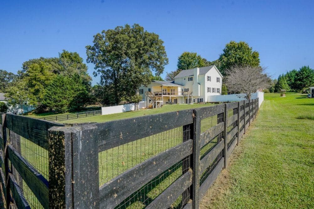 5 bedroom, 6 bathroom, 4,096 sq ft single family residence for sale at 245 Foothills Drive, Murrayville, GA 30564 — photo 4