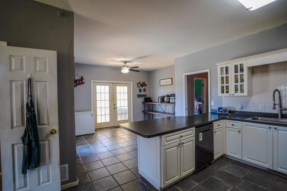 5 bedroom, 6 bathroom, 4,096 sq ft single family residence for sale at 245 Foothills Drive, Murrayville, GA 30564 — photo 8