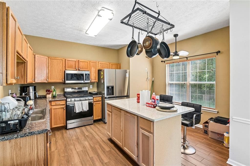 3 bedroom, 3 bathroom, 2,062 sq ft single family residence for sale at 1117 W Shore Drive, Riverdale, GA 30296 — photo 7