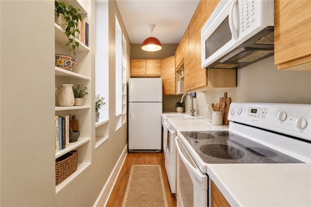1 bedroom, 1 bathroom, 703 sq ft condominium for sale at 1 S Prado 18, Atlanta, GA 30309 — photo 2