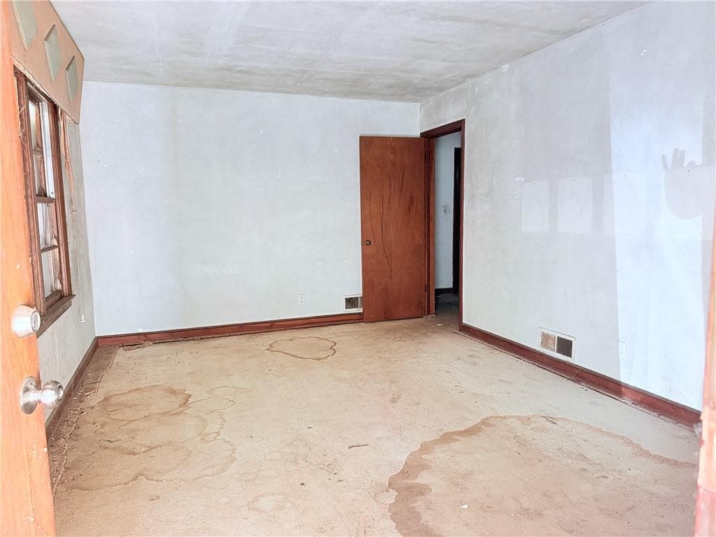 2 bedroom, 1 bathroom, 1,055 sq ft single family residence for sale at 2879 Rockwood Road, East Point, GA 30344 — photo 3