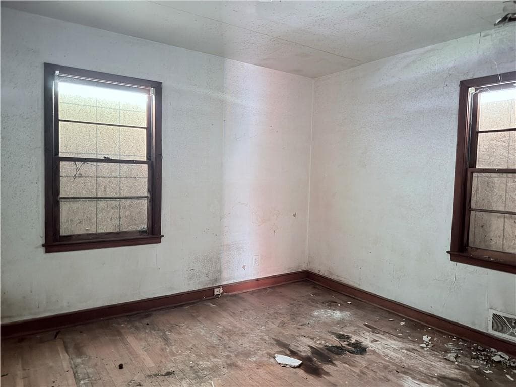 2 bedroom, 1 bathroom, 1,055 sq ft single family residence for sale at 2879 Rockwood Road, East Point, GA 30344 — photo 6