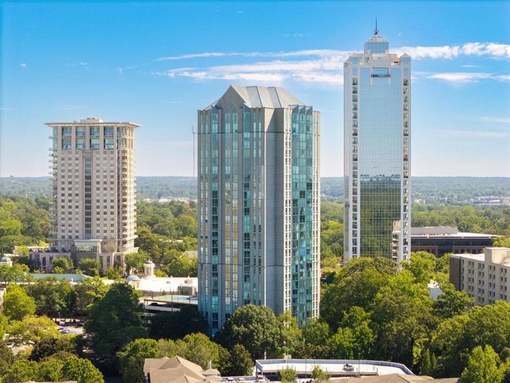 2 bedroom, 2 bathroom, 1,228 sq ft home for sale at 2870 Pharr Court South 205, Atlanta, GA