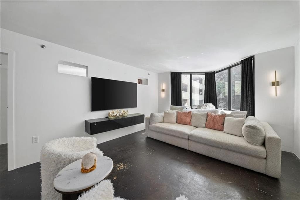 2 bedroom, 2 bathroom, 1,228 sq ft condominium for sale at 2870 Pharr Court South 205, Atlanta, GA 30305 — photo 4