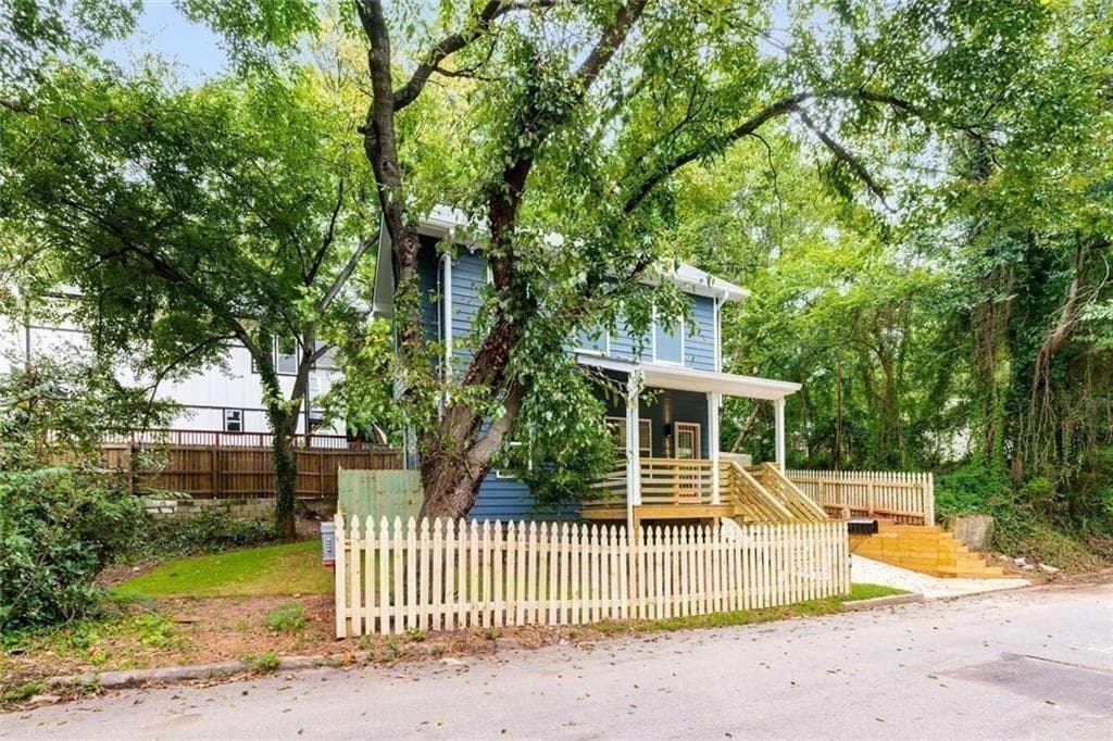 2 bedroom, 2 bathroom, 948 sq ft single family residence for sale at 1631 Burton Street, Atlanta, GA 30315 — photo 3