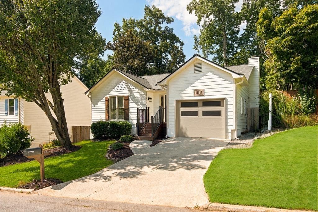 2 bedroom, 2 bathroom, 1,366 sq ft single family residence for sale at 1113 Capital Club Circle, Brookhaven, GA 30319 — photo 2