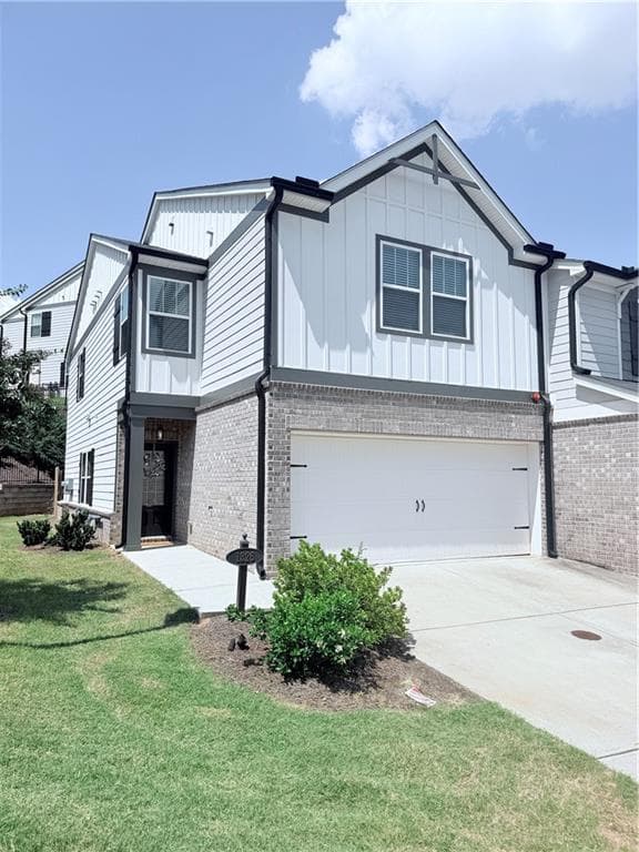 3 bedroom, 3 bathroom, 1,888 sq ft townhouse for sale at 1326 Vayda Court, Marietta, GA 30066