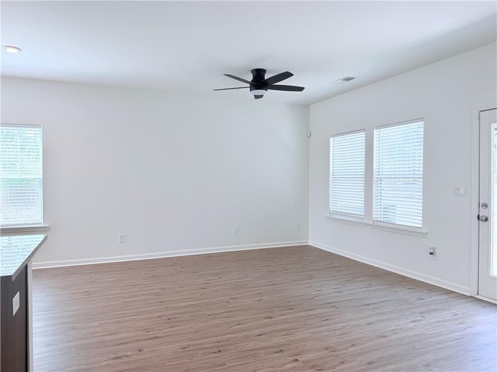 3 bedroom, 3 bathroom, 1,888 sq ft townhouse for sale at 1326 Vayda Court, Marietta, GA 30066 — photo 5